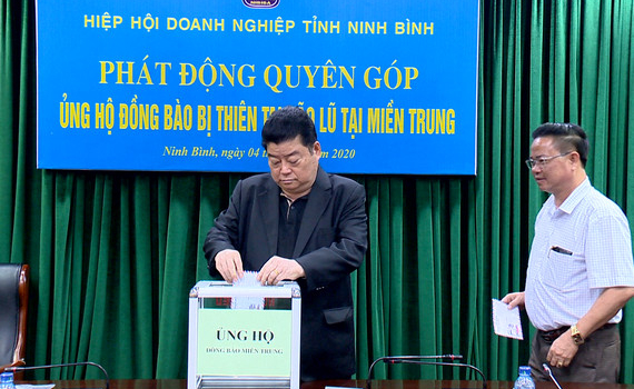 Hiệp hội Doanh nghiệp tỉnh ph&aacute;t động quy&ecirc;n g&oacute;p ủng hộ đồng b&agrave;o miền Trung