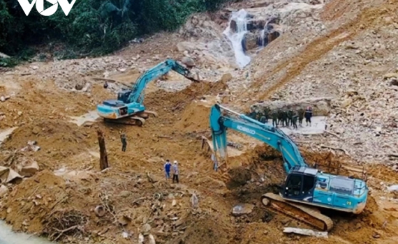 Sau b&atilde;o số 13 sẽ ngăn đập, nắn d&ograve;ng, t&igrave;m kiếm c&aacute;c nạn nh&acirc;n tại thủy điện R&agrave;o Trăng 3