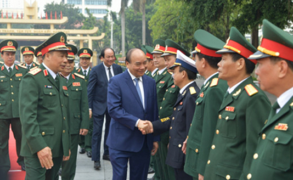 Thủ tướng Nguyễn Xu&acirc;n Ph&uacute;c l&agrave;m việc với Học viện Quốc ph&ograve;ng