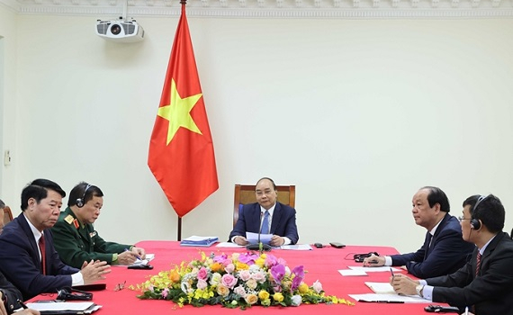 Thủ tướng Nguyễn Xu&acirc;n Ph&uacute;c v&agrave; Thủ tướng Campuchia Hun Sen hội đ&agrave;m trực tuyến