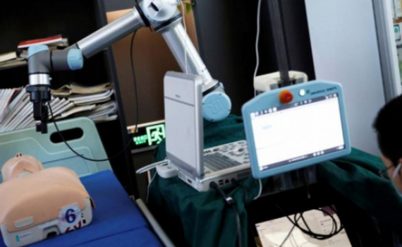 Trung Quốc thực hiện th&agrave;nh c&ocirc;ng ca phẫu thuật ung thư sử dụng robot