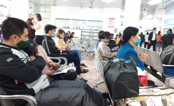 Từ h&ocirc;m nay, phạt đến 3 triệu đồng với người kh&ocirc;ng đeo khẩu trang nơi c&ocirc;ng cộng