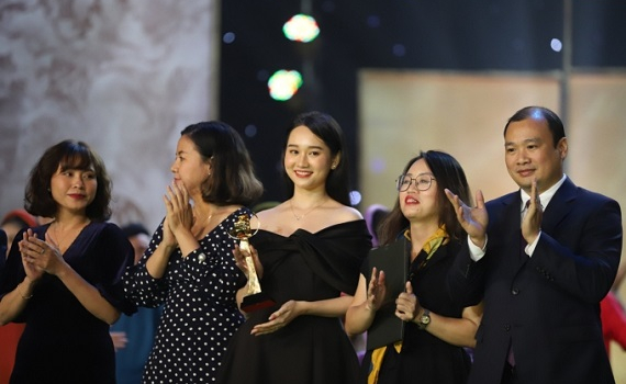 Li&ecirc;n hoan phim Việt Nam lần thứ XXII: &ldquo;Mắt biếc&rdquo; đoạt B&ocirc;ng sen V&agrave;ng