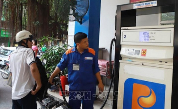 Gi&aacute; xăng dầu h&ocirc;m nay (19-11) dao động quanh mức thấp nhất trong 6 tuần