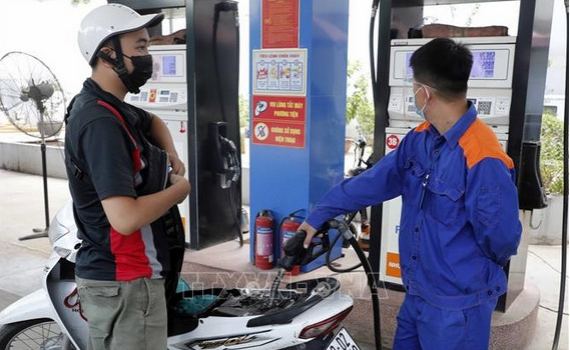 Gi&aacute; xăng dầu h&ocirc;m nay (20-11): Lao dốc mạnh, tụt mốc 80 USD/th&ugrave;ng