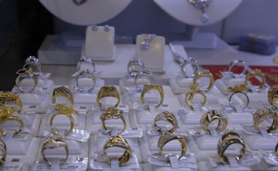 Đầu tuần, gi&aacute; v&agrave;ng giảm nhẹ
