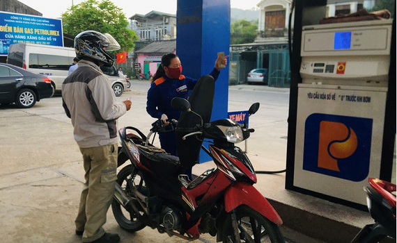 Giải ph&aacute;p hạ &ldquo;nhiệt&rdquo; gi&aacute; xăng, dầu?