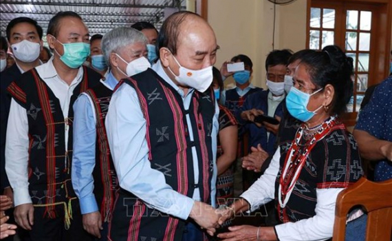 Chủ tịch Nước Nguyễn Xu&acirc;n Ph&uacute;c dự Ng&agrave;y hội Đại đo&agrave;n kết to&agrave;n d&acirc;n tộc tại huyện miền n&uacute;i Đ&ocirc;ng Giang, tỉnh Quảng Nam 