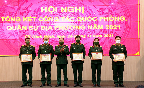 TP Ninh B&igrave;nh triển khai c&ocirc;ng t&aacute;c quốc ph&ograve;ng, qu&acirc;n sự địa phương năm 2022