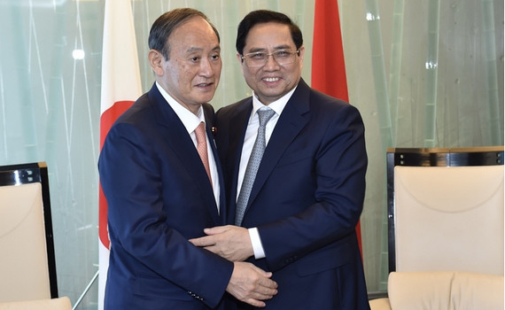 Thủ tướng Phạm Minh Ch&iacute;nh tiếp cựu Thủ tướng Suga Yoshohide