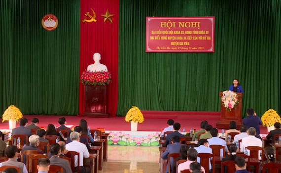 Đại biểu Quốc hội v&agrave; đại biểu HĐND tỉnh tiếp x&uacute;c cử tri huyện Gia Viễn