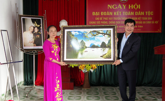 Đồng ch&iacute; Đỗ Việt Anh dự ng&agrave;y hội Đại đo&agrave;n kết to&agrave;n d&acirc;n tộc tại x&oacute;m 8, x&atilde; Kh&aacute;nh Ti&ecirc;n
