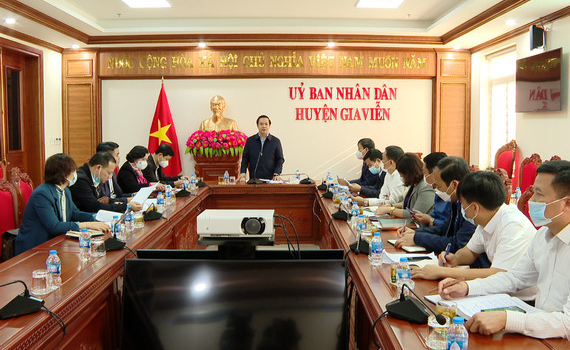 Đồng ch&iacute; Chủ tịch UBND tỉnh kiểm tra t&igrave;nh h&igrave;nh giải ng&acirc;n vốn đầu tư c&ocirc;ng tại Nho Quan v&agrave; Gia Viễn