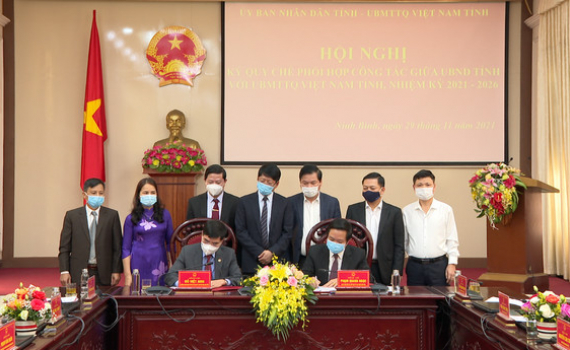 K&yacute; kết quy chế phối hợp c&ocirc;ng t&aacute;c giữa UBND tỉnh với Ủy ban MTTQ Việt Nam tỉnh