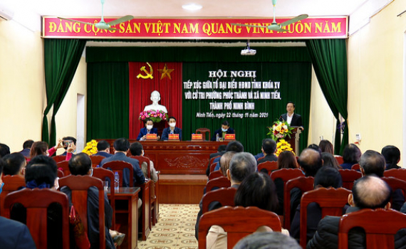 Đại biểu HĐND tỉnh tiếp x&uacute;c cử tri th&agrave;nh phố Ninh B&igrave;nh