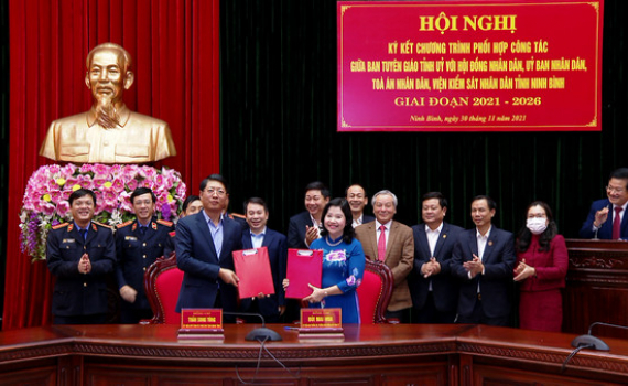 K&yacute; kết chương tr&igrave;nh phối hợp thực hiện Quyết định 238 của Ban B&iacute; thư