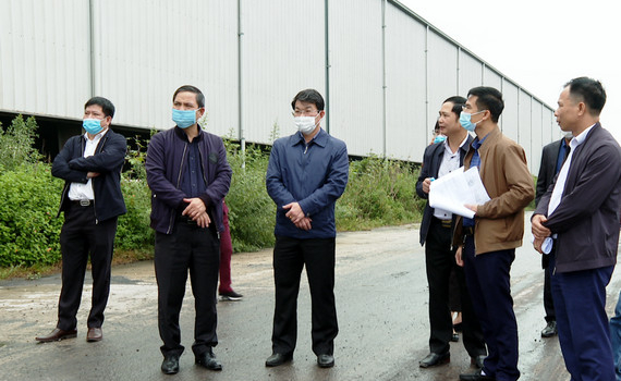 Ban Kinh tế - Ng&acirc;n s&aacute;ch HĐND tỉnh khảo s&aacute;t thực trạng vi phạm h&agrave;nh lang bảo vệ đ&ecirc;