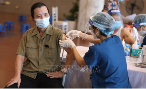 Việt Nam n&ecirc;n l&agrave;m g&igrave; để ứng ph&oacute; với biến chủng mới Omicron?