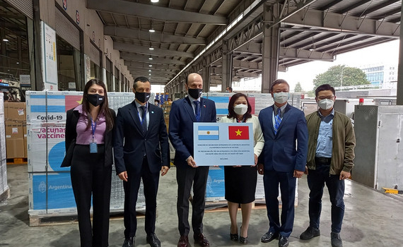 Argentina t&agrave;i trợ 500.000 liều vắc xin AstraZeneca cho Việt Nam