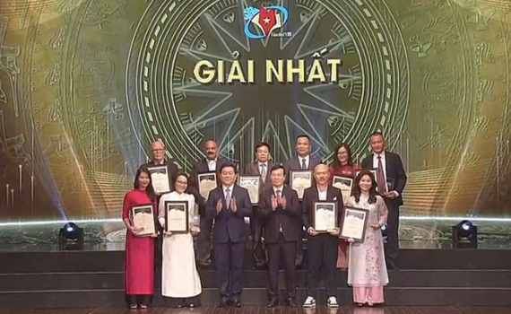Trao Giải thưởng to&agrave;n quốc về th&ocirc;ng tin đối ngoại lần thứ VIII
