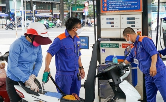 Thủ tướng Ch&iacute;nh phủ ban h&agrave;nh c&ocirc;ng điện về quản l&yacute;, điều h&agrave;nh mặt h&agrave;ng xăng dầu