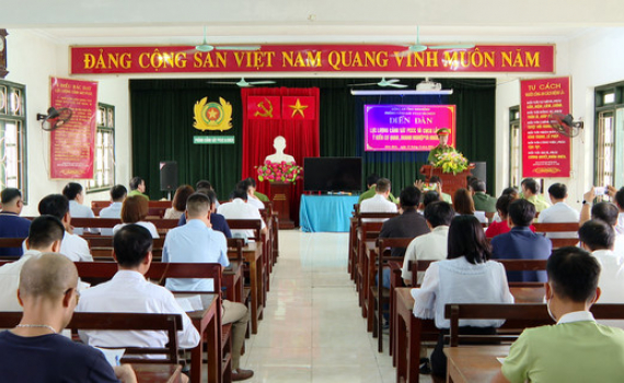 Diễn đ&agrave;n lực lượng cảnh s&aacute;t PCCC&CNCH lắng nghe &yacute; kiến nh&acirc;n d&acirc;n