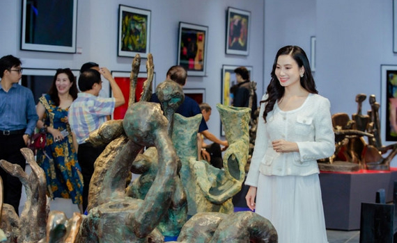 Trưng b&agrave;y 200 bức tranh sơn m&agrave;i, sơn dầu v&agrave; hơn 100 tượng đi&ecirc;u khắc của họa sĩ Ng&ocirc; Xu&acirc;n B&iacute;nh