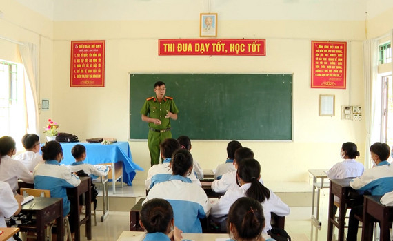 C&ocirc;ng an Kim Sơn - V&igrave; nh&acirc;n d&acirc;n phục vụ
