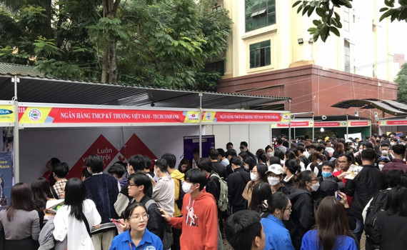 6.800 cơ hội việc l&agrave;m cho sinh vi&ecirc;n năm cuối