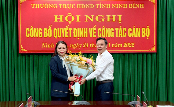 Thường trực HĐND tỉnh tổ chức Hội nghị c&ocirc;ng bố Quyết định về c&ocirc;ng t&aacute;c c&aacute;n bộ