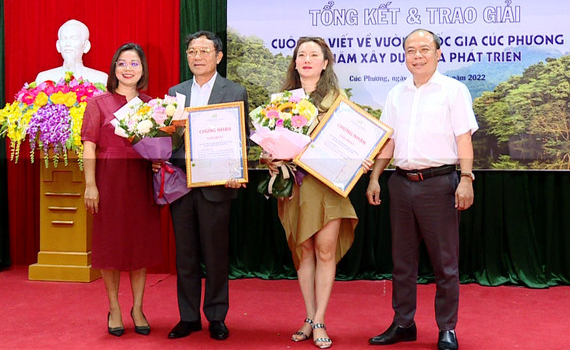 Trao giải Cuộc thi viết về Vườn quốc gia C&uacute;c Phương 60 năm x&acirc;y dựng v&agrave; ph&aacute;t triển