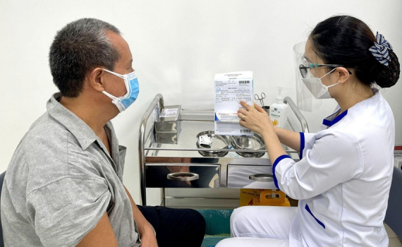 Nhiều người bệnh m&atilde;n t&iacute;nh phải nhập viện v&igrave; bệnh c&uacute;m