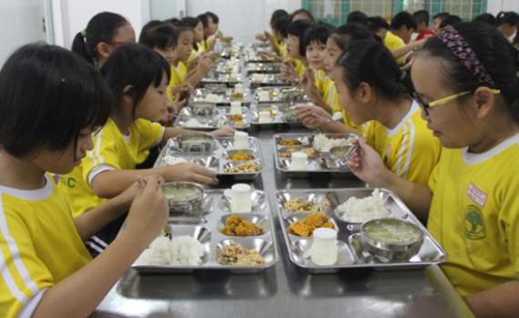Bộ GD&ĐT y&ecirc;u cầu tăng cường bảo đảm vệ sinh, an to&agrave;n thực phẩm trong trường học