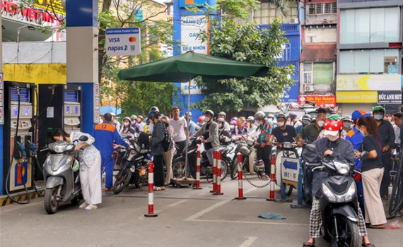 Thủ tướng chỉ đạo kh&ocirc;ng để thiếu hụt, đứt g&atilde;y nguồn cung xăng dầu