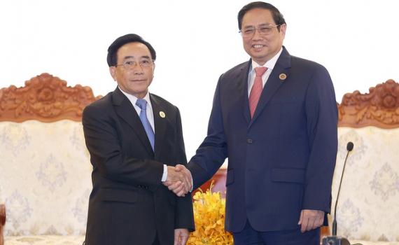 Th&uacute;c đẩy c&aacute;c dự &aacute;n giao th&ocirc;ng trọng điểm kết nối Việt Nam - L&agrave;o