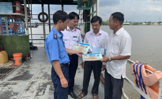 Tăng cường kiểm tra, gi&aacute;m s&aacute;t bảo đảm an to&agrave;n vận tải đường thủy nội địa