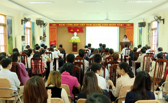 Phổ biến ph&aacute;p luật trong hoạt động kinh doanh dịch vụ du lịch
