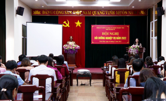 Bồi dưỡng nghiệp vụ c&ocirc;ng t&aacute;c bảo vệ nền tảng tư tưởng của Đảng