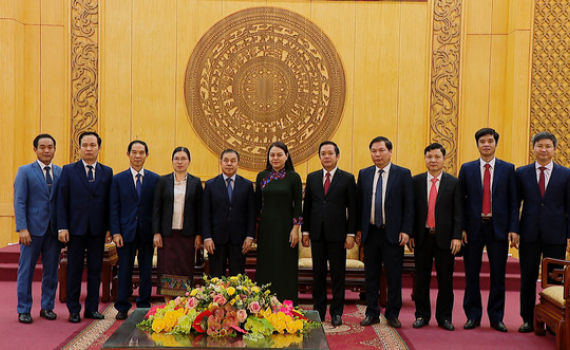 Đại sứ đặc mệnh to&agrave;n quyền nước Cộng ho&agrave; d&acirc;n chủ nh&acirc;n d&acirc;n L&agrave;o tại Việt Nam thăm v&agrave; l&agrave;m việc tại Ninh B&igrave;nh