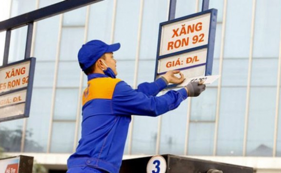 Gi&aacute; xăng tăng, gi&aacute; dầu diesel giảm nhẹ