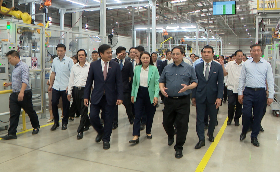 Thủ tướng Ch&iacute;nh phủ thăm, l&agrave;m việc với Tập đo&agrave;n Th&agrave;nh C&ocirc;ng