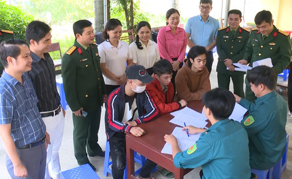 Kiểm tra c&ocirc;ng t&aacute;c kh&aacute;m tuyển nghĩa vụ qu&acirc;n sự tại Nho Quan
