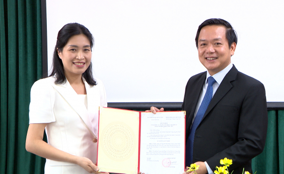C&ocirc;ng bố quyết định của Ban B&iacute; thư Trung ương Đảng v&agrave; Quyết định điều động c&aacute;n bộ của Ban Thường vụ Tỉnh uỷ