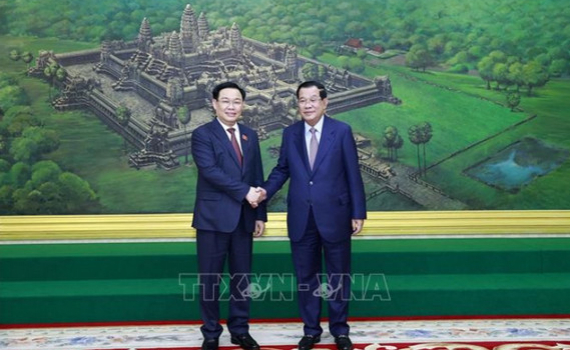 Chủ tịch Quốc hội Vương Đ&igrave;nh Huệ hội kiến Thủ tướng Campuchia Hun Sen