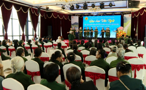 Ban li&ecirc;n lạc nữ chiến sỹ Trường Sơn TP Ninh B&igrave;nh giao lưu văn nghệ