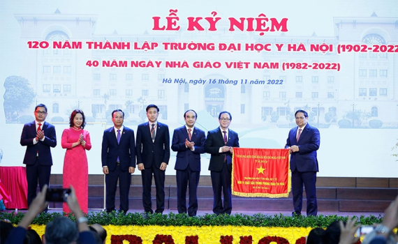 Thủ tướng Phạm Minh Ch&iacute;nh: Trường Đại học Y H&agrave; Nội sẽ m&atilde;i l&agrave; biểu tượng đẹp trong chăm s&oacute;c v&agrave; bảo vệ sức khỏe của nh&acirc;n d&acirc;n