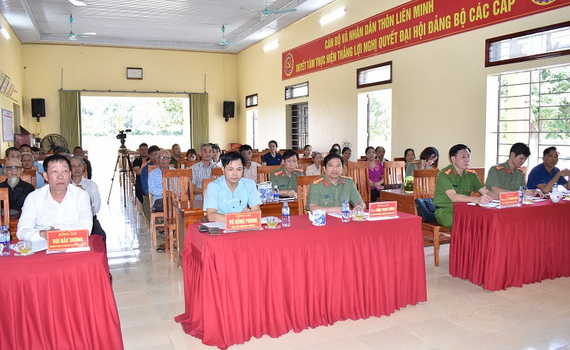 Gi&aacute;m đốc C&ocirc;ng an tỉnh dự sinh hoạt Chi bộ tại th&ocirc;n Li&ecirc;n Minh, x&atilde; X&iacute;ch Thổ, huyện Nho Quan