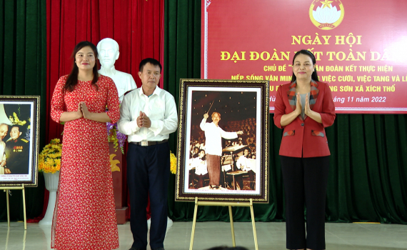 C&aacute;c đồng ch&iacute; l&atilde;nh đạo tỉnh Ninh B&igrave;nh dự Ng&agrave;y hội Đại đo&agrave;n kết to&agrave;n d&acirc;n tộc tại c&aacute;c khu d&acirc;n cư