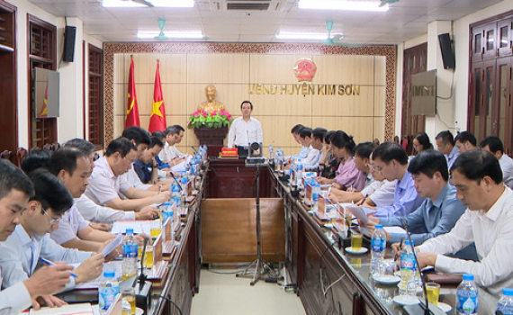 Đồng ch&iacute; Chủ tịch UBND tỉnh l&agrave;m việc với huyện Kim Sơn