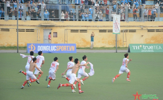 Đội tuyển Trường Đại học Giao th&ocirc;ng vận tải v&ocirc; địch Giải b&oacute;ng đ&aacute; sinh vi&ecirc;n to&agrave;n quốc